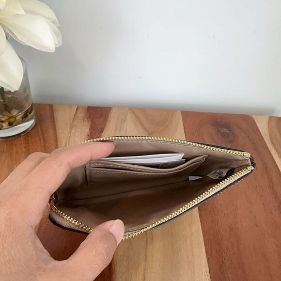 NWT Coach Corner Zip Wristlet In Signature Canvas With Floral Print - Picture 5 of 6